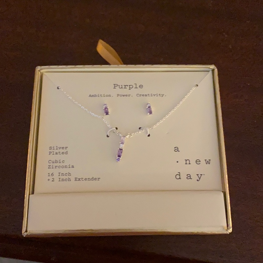 Earring and necklace set